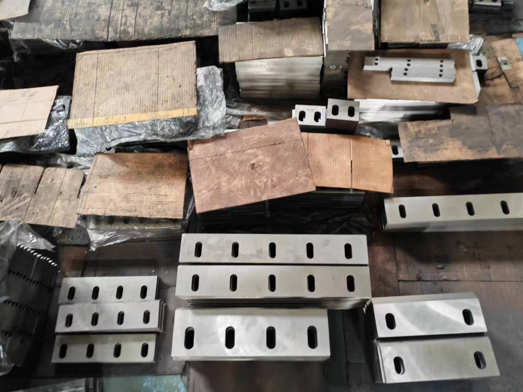 塑料造粒机刀片制造商