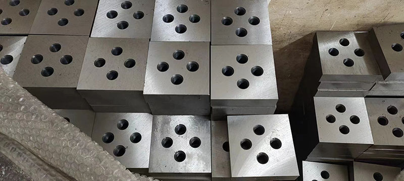 工厂仓库批量库存钢筋切断刀片准备发货