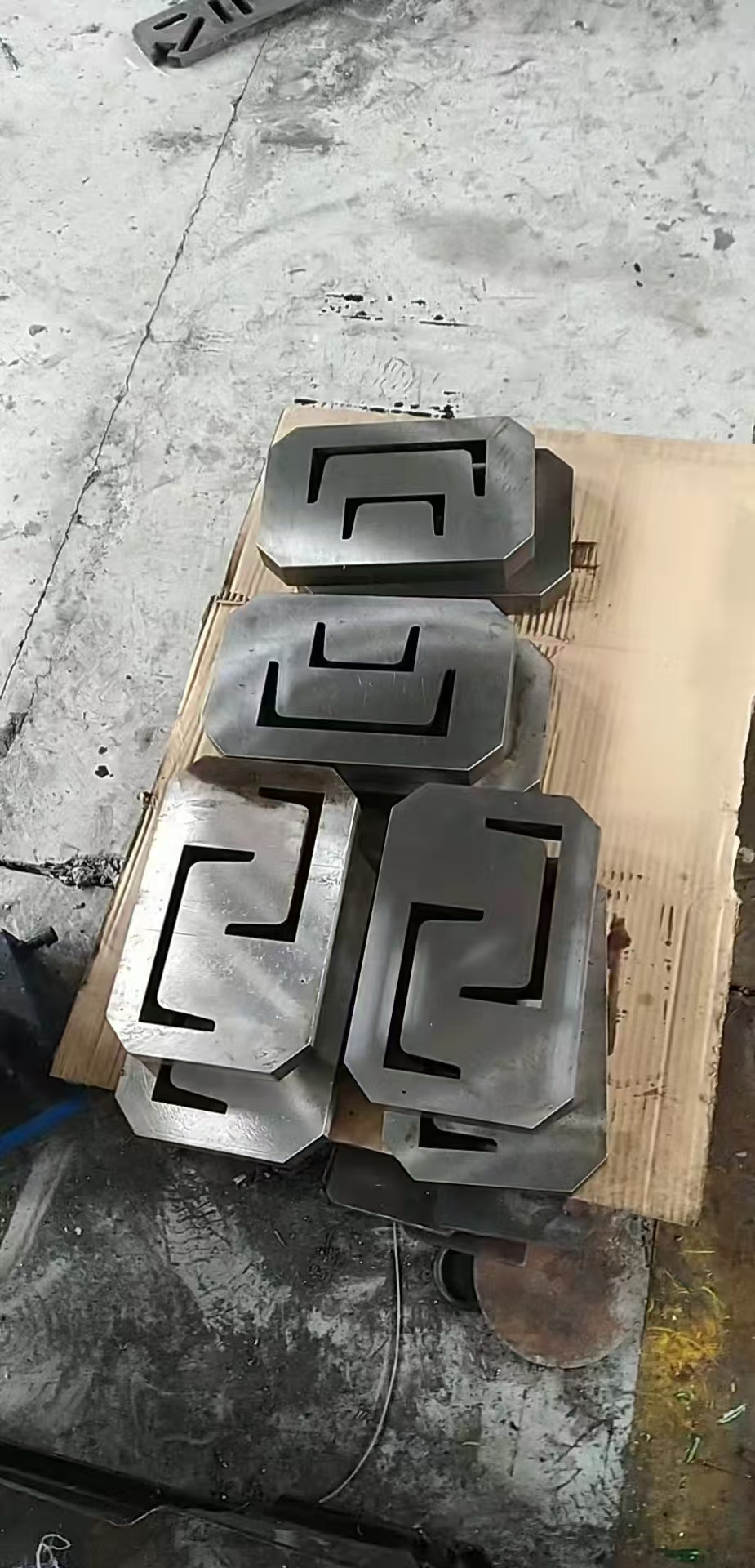 铁工人打孔新闻