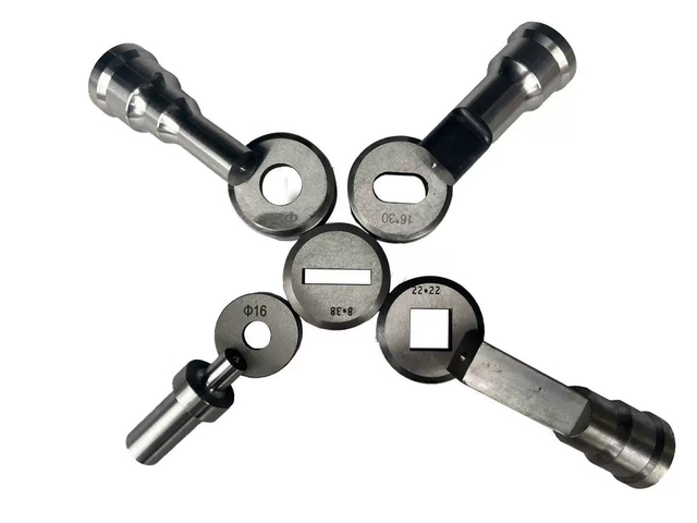 钢铁工人的替换冲头