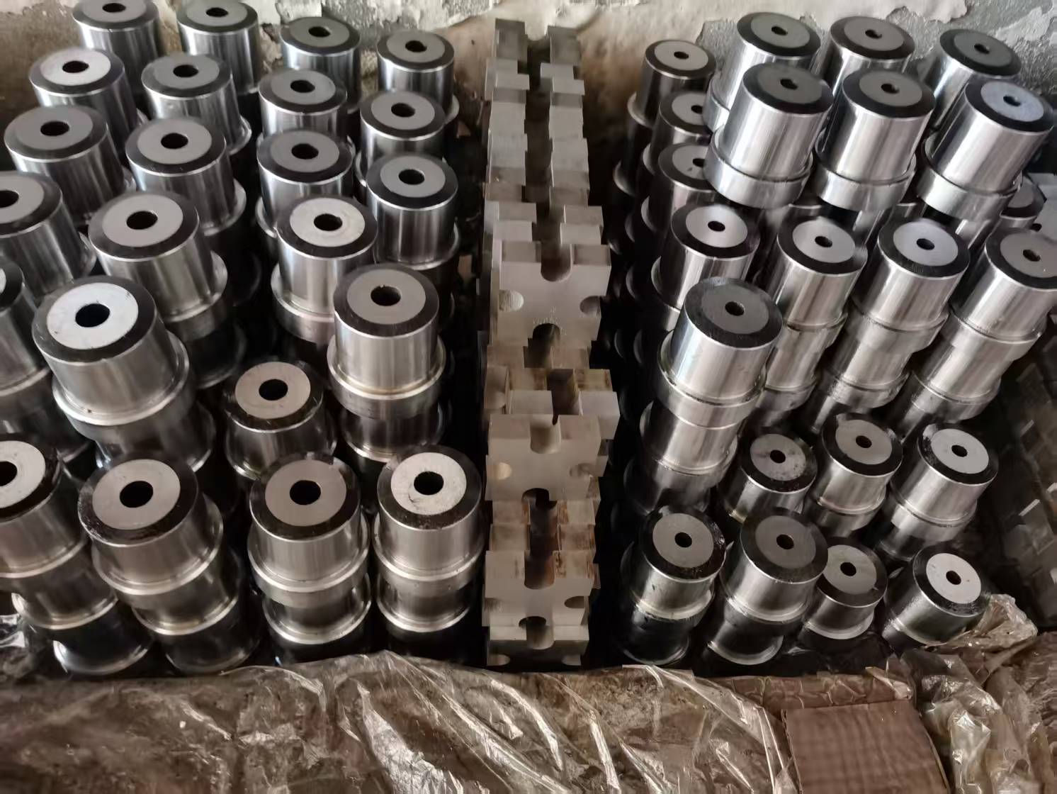 用于 PC 棒材仓库照片的固定切割机刀片