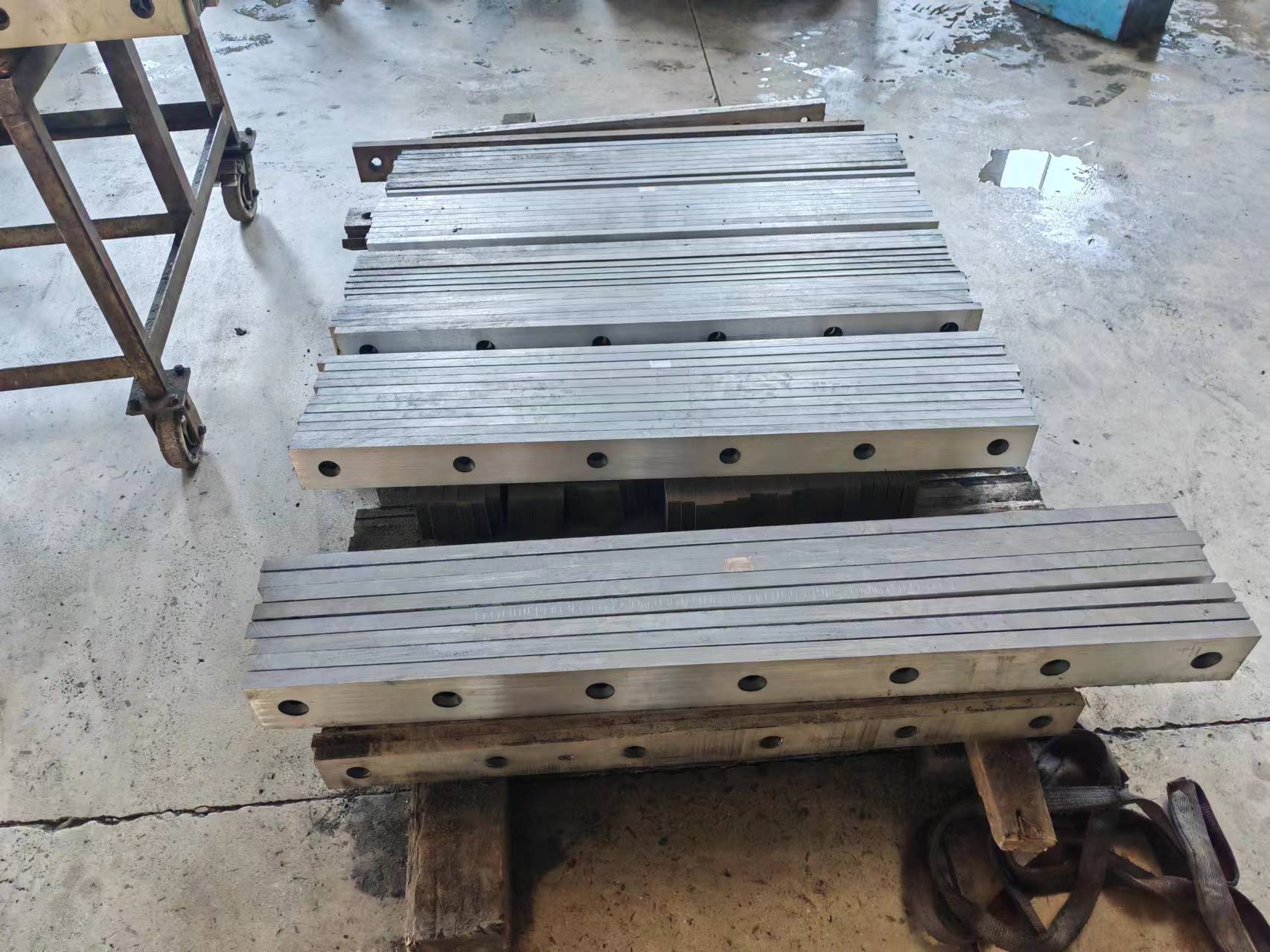 配置 (1)剪切板机刀片