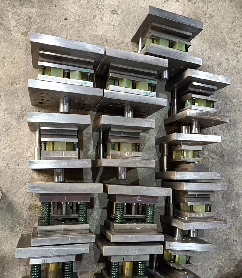 南京阿拉斯制造的定制渐进式金属冲压模具和精密模具工厂