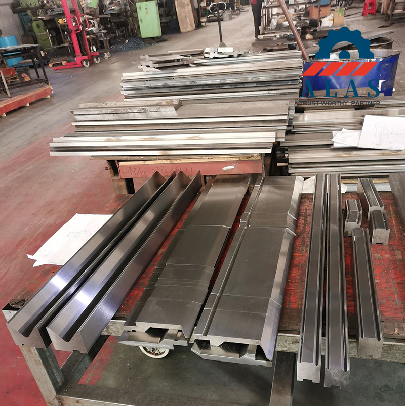 ALAS 工厂制造的多种定制 CNC 折弯机冲头和下 V 模具