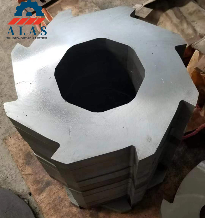 由 9CrSi 钢制成的重型多爪撕碎机刀片，非常适合轻到中度废物回收。