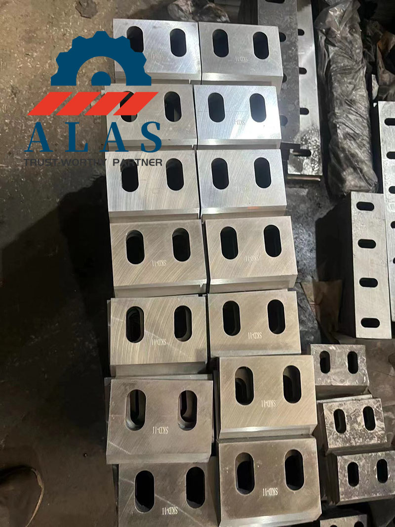 ALAS SKD11 钢制交错阶梯造粒机刀片，用于重型塑料破碎和注塑废物回收