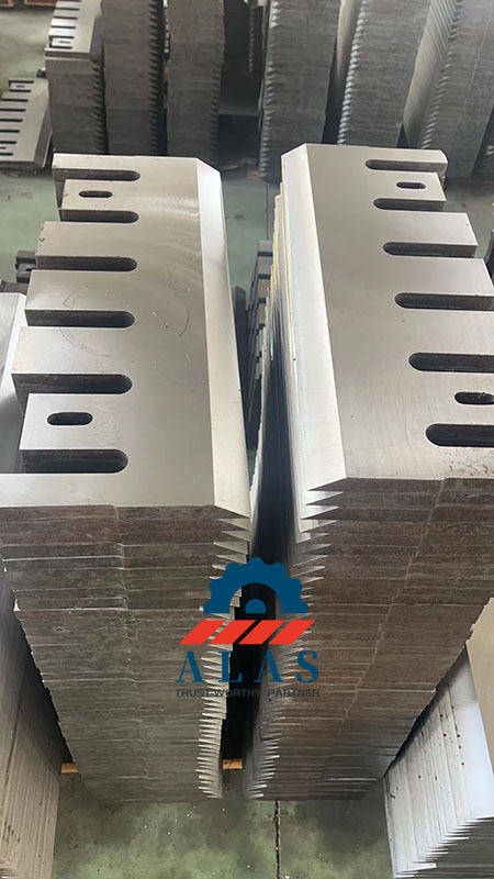 南京阿拉斯机械工厂车间堆放的精密磨削木材削片机刀片已完成批量库存