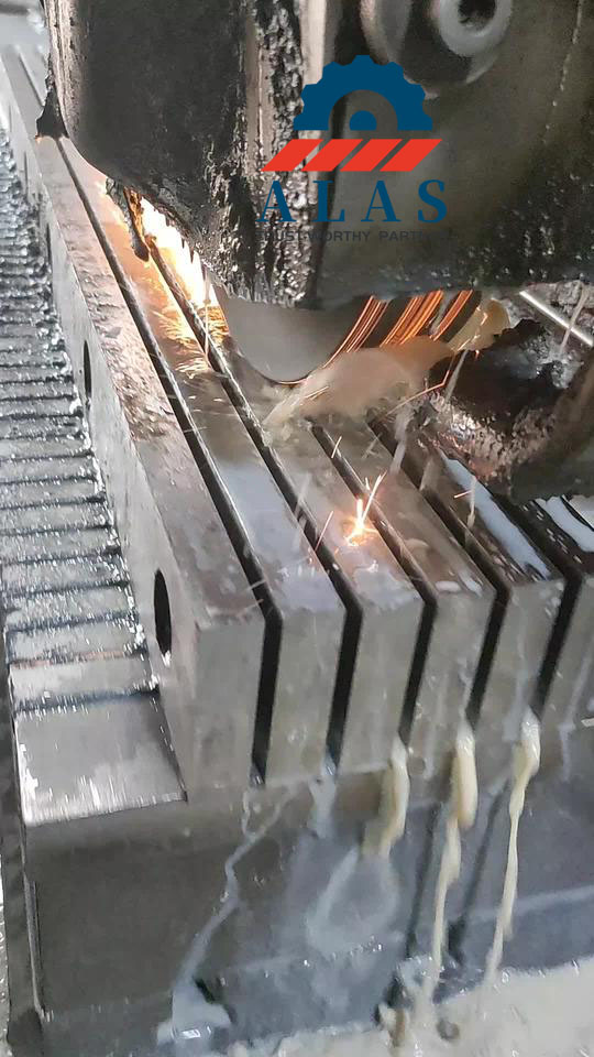 采用冷却液的 CNC 交叉磨削工艺可消除精密金属剪切刀片的微孔洞