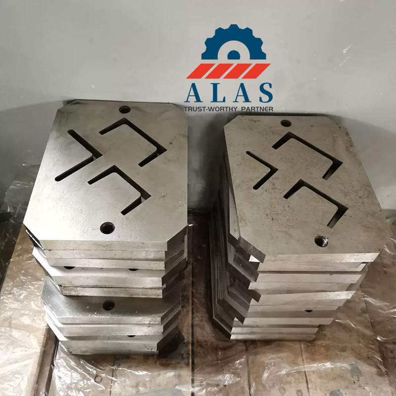ALAS工厂内批量生产重型液压铁工刀片的原材料。